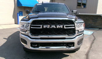 RAM 2500 TRADESMAN CREW CAB 8′ BED full