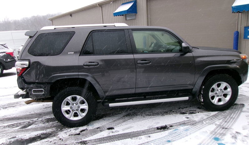 TOYOTA 4RUNNER SR5 full