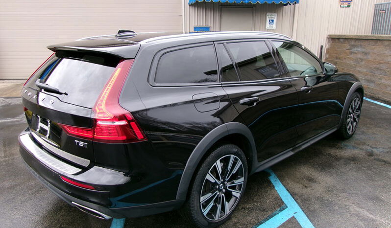 VOLVO V60 CROSS COUNTRY T5 full